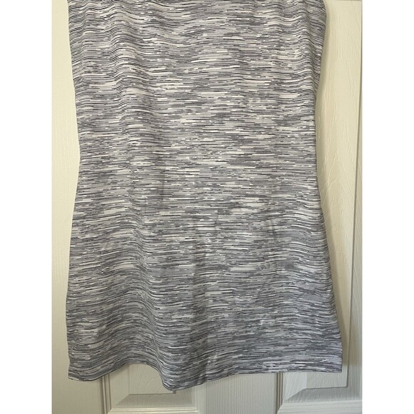 Lululemon Womens Size 4 Power Y Tank Grey - Picture 3 of 7